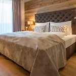 מלון Alpines Gourmet Montanara 4*