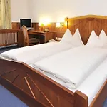 מלון Alpines Gourmet Montanara 4*