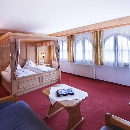 Alpines Gourmet Montanara Hotell 4*