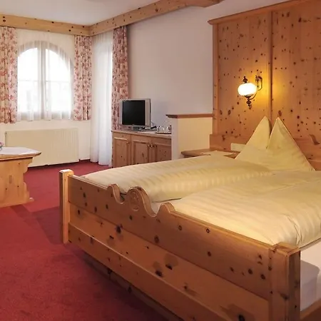 Alpines Gourmet Montanara ホテル 4*