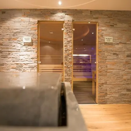 Alpines Gourmet Montanara Hotel 4*